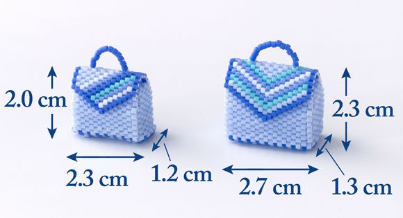 大小2個のストライプバッグのチャームのサイズ