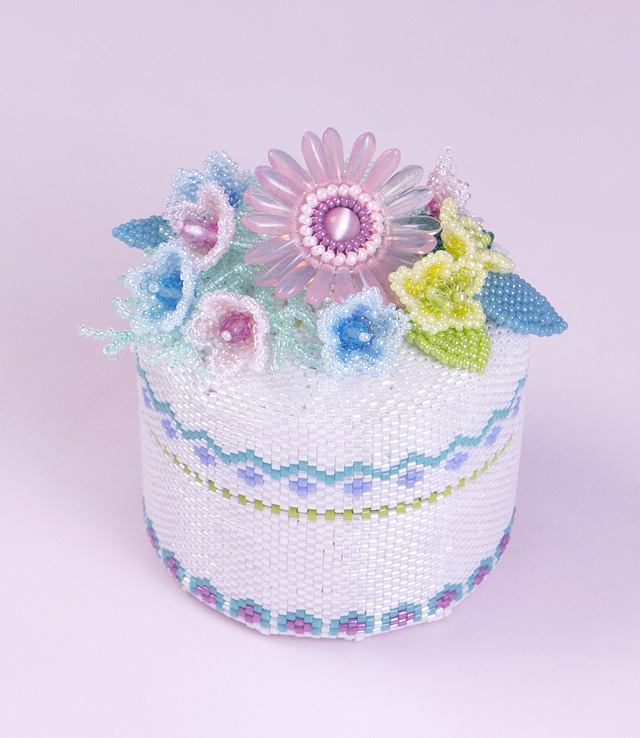 Beaded flower decorative trinket box, white