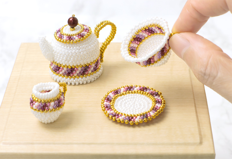 The diameter of the stripe beaded teacup is 3.0 cm.