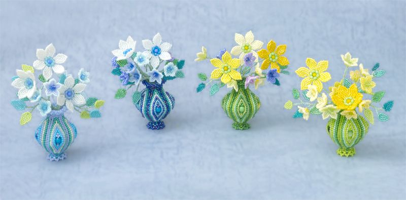 3種類の小花のアレンジメントと縞模様の花瓶・全種類