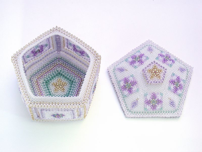 Beaded White Box which opened a lid